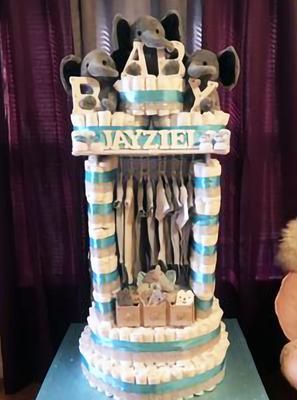 Stitch Diaper Cake, Unique Diaper Cakes For Boys, Creative Diaper Cakes, Diaper Cakes For Baby Boy, Diy Diaper Cake Tutorial, Baby Boy Diaper Cake, Unique Diaper Cakes, Diy Diaper Cake