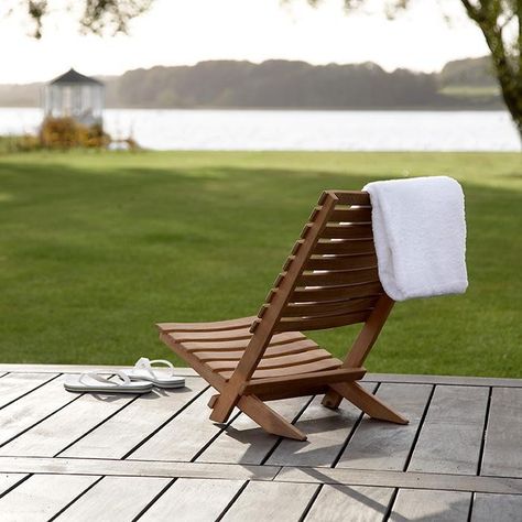 Folding wood beach chair lounger ; Gardenista Wooden Beach Chairs, Sand Chair, Backpack Beach Chair, Composite Adirondack Chairs, Folding Beach Chair, Eames Chairs, Beach Chair, Diy Chair, Outdoor Wood