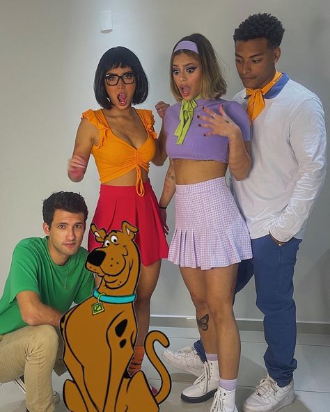 Scooby Doo Disfraz, Velma Costume, Scooby Doo Costumes, Daphne Costume, Couples Halloween Costume Ideas, Halloween Costume Ideas For Couples, Daphne And Velma, Costume Ideas For Couples, Classy Halloween Costumes