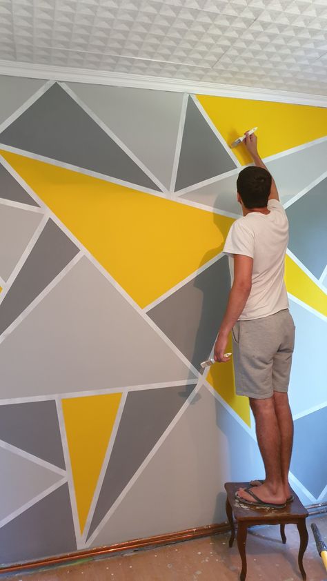 Geometric Wall Paint Yellow, Design Wall Painting Ideas, Geometry Wall Art, Geometrical Wall Paint, Geometric Pattern Wall Paint, Geometry Wall Design, Triangle Design On Wall, Geometric Wall Paint Living Room, Geometry Wall Paint