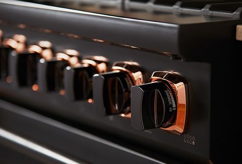 Viking Introduces the Stunning Cast Black & Rose Gold Limited Edition 7 Series Range Copper Range, Viking Range, Classic Leather Tote, Kitchen Technology, Viking Appliances, Luxury Appliances, Copper Design, Small Kitchen Decor, Chic Kitchen