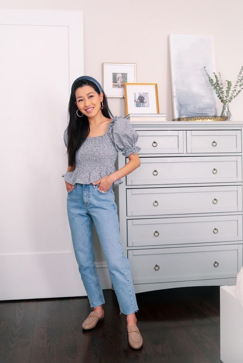 Straight Leg Jeans Petite Outfit, Petite Jeans 2022, Casual Outfits With Straight Leg Jeans, Petite Length Jeans, Mom Jeans For Petite Women, Petite Mom Jeans Outfit, Straight Jeans Petite, Petite Straight Leg Jeans Outfit, Straight Leg Jeans Outfits Work