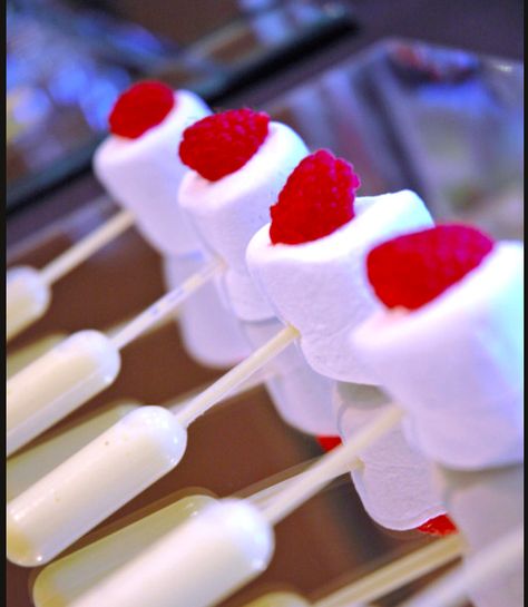 pipette dessert Pipette Appetizers, Dessert Pipette, Infused Strawberries With Pipettes, Finger Dessert, Master Design, Dessert Shooters, Pipettes, Hospitality Management, Party Catering