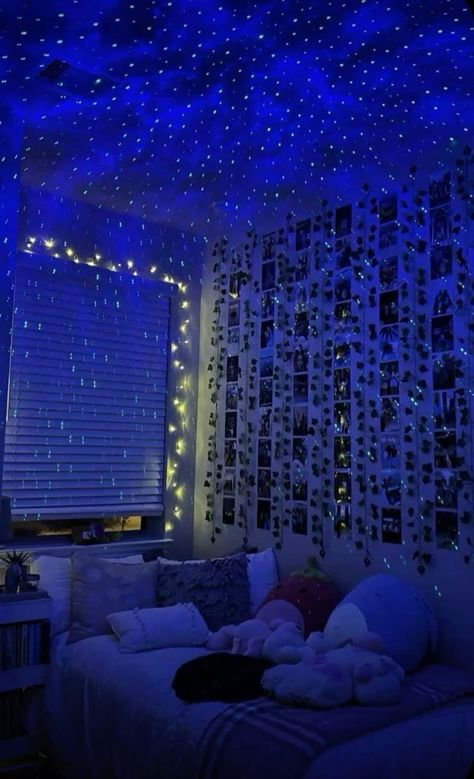 Teenage Chill Room Ideas, Bedroom Ideas For Small Rooms Blue Wall, Navy Blue And Purple Bedroom Ideas, Galaxy Aesthetic Bedroom, Dark Blue Aesthetic Room Ideas, Stars Bedroom Aesthetic, Cute Blue Bedroom Ideas, Black Light Room Bedrooms, Dark Blue Girls Bedroom