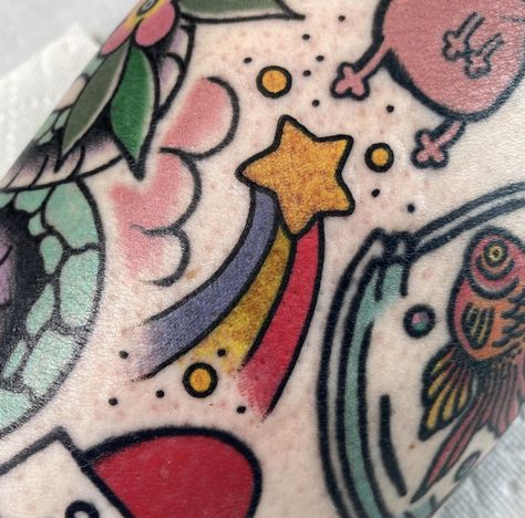 Rainbow Tattoo Traditional, American Traditional Rainbow Tattoo, Cute Gap Filler Tattoos, Tiny Traditional Tattoo Filler, Bubblegum Traditional Tattoo, 1980s Tattoos, Tiny Gap Filler Tattoo, Tiny Filler Tattoos, Patchwork Tattoo Color