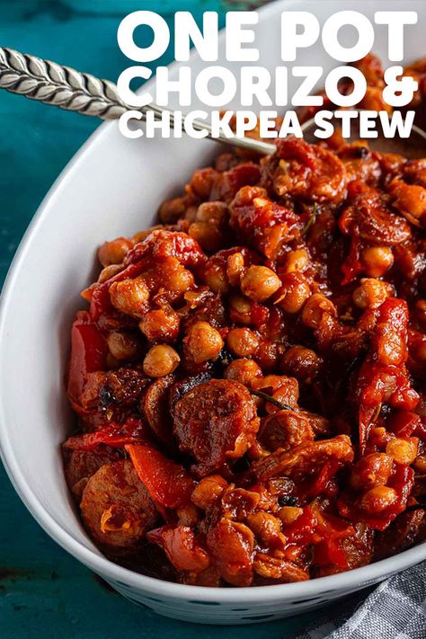 This chorizo and chickpea stew is deliciously herby and spicy. Try and cook it as long as you can, the chorizo will melt in your mouth and taste amazing! Chorizo Stew, Spicy Dinner, Soy Chorizo, Vegan Chorizo, Chorizo Recipes, Vegan Stew, Eating Healthier, Chickpea Stew, Vegan Soup Recipes