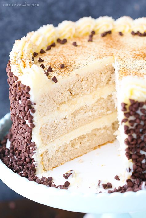 Homemade Cinnamon Cake, Moist Cinnamon Cake, Cinnamon Cake Recipes, Cannoli Cake, Ricotta Filling, Mascarpone Frosting, Cake Light, Layer Cake Recipes, Cinnamon Cake