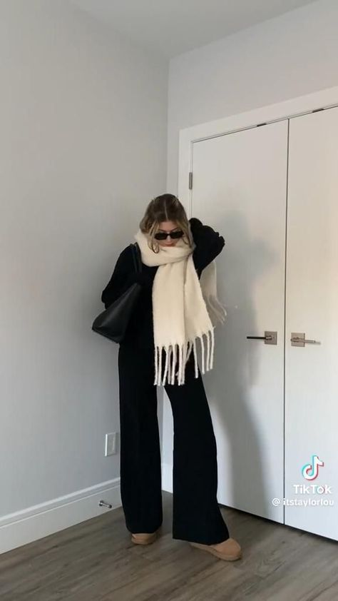 Outfit For Pregnant Women Winter, Scarf And Boots Outfits, Snug Boots Outfit, Outfit Ideas Autumn Winter 2024, Tan Winter Boots Outfit, Ny November Outfit, Cute Winter Outfits For Cold Weather, How To Style Ugg Boots Winter, Lululemon Flares Outfit