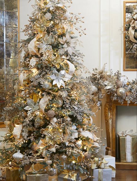 Gold And Silver Tree Christmas, Gold Silver And White Christmas Tree, Elegant Christmas Tree Decorations 2024, Flocked Christmas Trees Decorated Gold, Gold Christmas Tree Decorations Ideas, Christmas Tree White Gold, Gold Decorated Christmas Tree, Traditional Christmas Tree Decor Ideas, Gold And Silver Christmas Decor