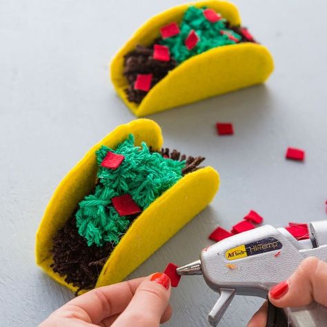 Taco Craft, Kids Play Store, Taco Christmas, Taco Crafts, Tacos Mexicanos, Mexican Christmas, Pinterest Business, Taco Party, Room Mom