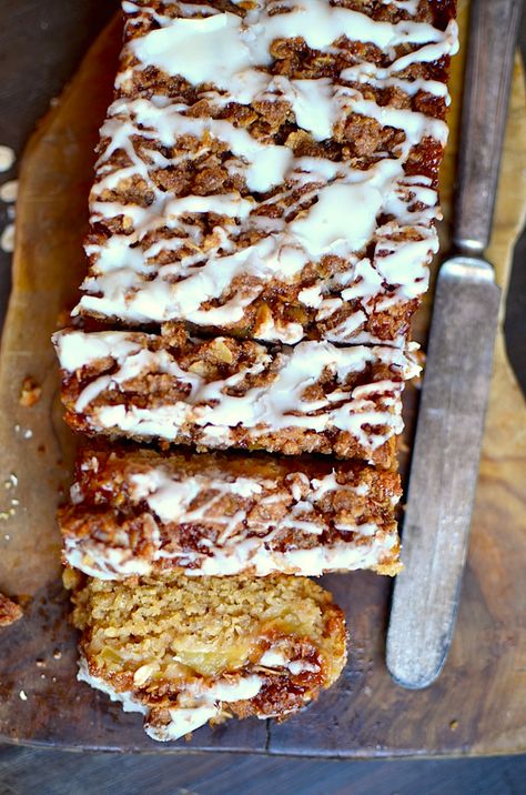 Yammie's Noshery: Oatmeal Apple Coffee Cake with Crunchy Cinnamon Streusel {Without Any Flour!} Crunchy Oatmeal, Apple Coffee Cake, Oatmeal Apple, Apple Coffee, Apple Coffee Cakes, Oatmeal Cake, Cinnamon Streusel, Gluten Free Oatmeal, Cinnamon Coffee