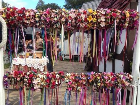 Ren Faire Booth Ideas, 21st Birthday Crafts, County Fair Crafts, Festival Booth Display, Medieval Theme, Larp Ideas, Fair Theme, Festival Booth, Fantasy Party