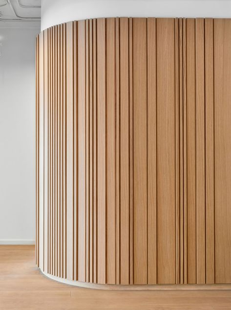 Waypoint Office - Toronto - 3 Wall Wood Design Interiors, Slats On Wall, Wooden Wall Interior, Fluted Wood Panel, Wood Feature Wall, Tv Fal, Office Tour, Peter Zumthor, Wood Office