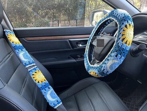 Painted Steering Wheel, Crochet Sun And Moon, Decor Things, Crochet Sun, Crochet Decor, Crochet Car, Car Decorations, Crochet Stars, Car Steering Wheel Cover