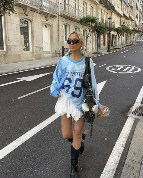 Sofia Coelho, Football Jersey Outfit, Jersey Outfit, School Looks, Looks Street Style, Looks Style, Festival Outfit, Fashion Killa, Festival Outfits