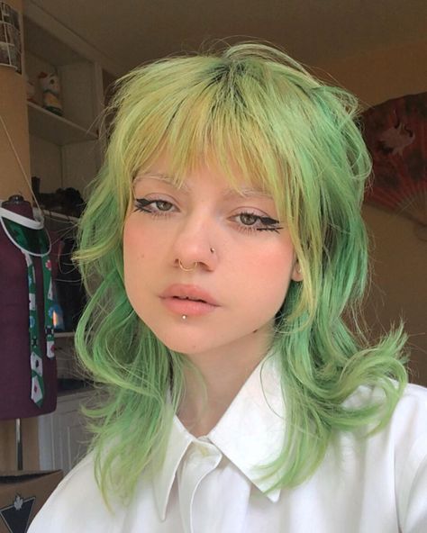 premium powerclashing on Instagram: “I have a huge backlog of green hair photos to post so this won’t be the last of the green, but it’s time to impulsively dye my hair✨” Grunge Hairstyle, Short Grunge Hair, Look Grunge, Fluffy Hair, Mullet Hairstyle, Dye My Hair, Hair Reference, Hair Inspo Color, Hair Photo