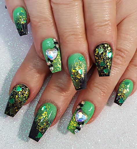 16 Trending Summer Nails For 2024 and Summer Nail Art Manicure Ideas Summer, Ireland Nails, Nail Manicure Ideas, St Patricks Nail Designs, Patrick Nails, Shamrock Nails, Irish Nails, Saint Patrick Nail, Trending Summer Nails