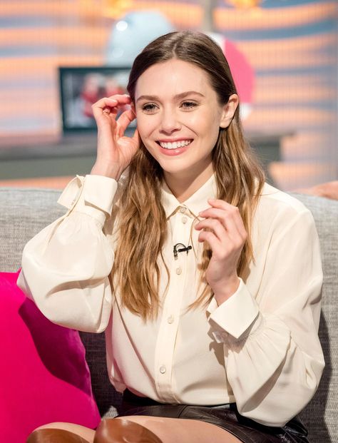 Elizabeth Olsen Style, Olsen Scarlet Witch, Painting Famous, Elizebeth Olsen, Elizabeth Olsen Scarlet Witch, Scarlet Witch Marvel, Scarlett Witch, Ashley Olsen, Pretty Females