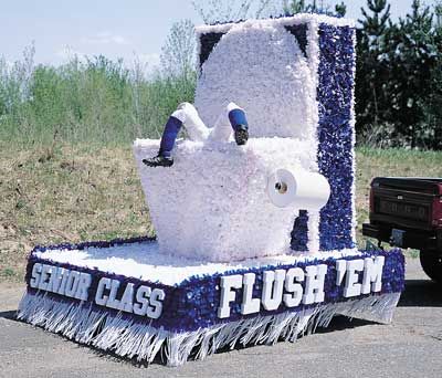 Football Float Ideas, Homecoming Parade Float Ideas, Hoco Float Ideas, Hoco Floats, Parade Float Theme, Homecoming Float Ideas, Basketball Locker Decorations, School Spirit Store, Rally Idea