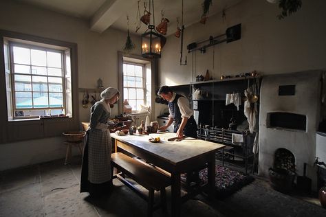 working 18th-century kitchen | Wordsworth House | Cher | Flickr Old Farmhouse Interior, Mediterranean Style Kitchen, C Kitchen, Mountain House Decor, Historic Kitchen, Kitchen Maid, 18th Century House, Dream House Aesthetic, Colonial Kitchen