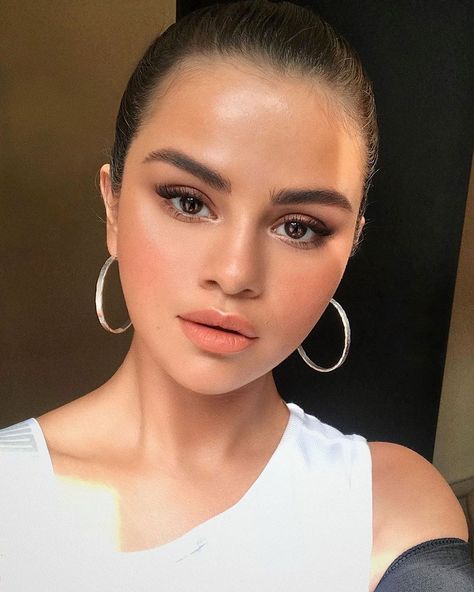 Maquillaje Selena Gomez, Selena Gomez Fashion, No Make Up Make Up Look, Selena Selena, Selena Gomez Makeup, Make Up Inspiration, Selena Gomez Pictures, Selena Gomez Style, Eyebrow Tinting