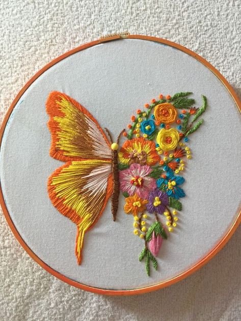 Sulaman Pita, Embroidery Hoop Art Diy, Hand Embroidery Patterns Flowers, Hand Embroidery Videos, Diy Embroidery Patterns, Basic Embroidery Stitches, Pola Sulam, Embroidery Stitches Tutorial, Hand Embroidery Projects