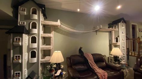 Man Builds Two Kitty Towers For His Cats And So Many People Want It, He's Gonna Start Selling The Building Plans Cat Playhouse, Katt Grejer, Cat Castle, Cat Tree House, Cat Towers, Cat Scratcher, Outdoor Cats, Cat Tower, Custom Cat