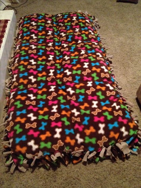 Diy Washable Dog Bed, Diy Dog Bed Pillow, Blanket Knot, Diy Dog Beds, Dogs Bed, Bed Idea, Bed Fabric, Washable Dog Bed, Diy Dog Bed