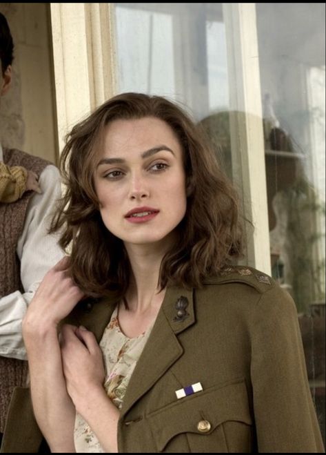 Kierra Knightly, Keira Knightley Hair, Keira Knightley Style, Deep Autumn, Keira Knightley, Face Claims, Vintage Looks, Outfit Inspirations, Hair Styles