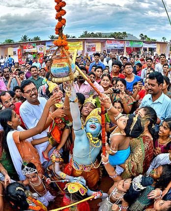 krishna janmashtami celebrations Janmashtami Celebration, Sanatan Dharma, One Point Perspective, Point Perspective, Krishna Janmashtami, Indian Culture, Best Fragrances, Pictures Of People, Indian Outfit