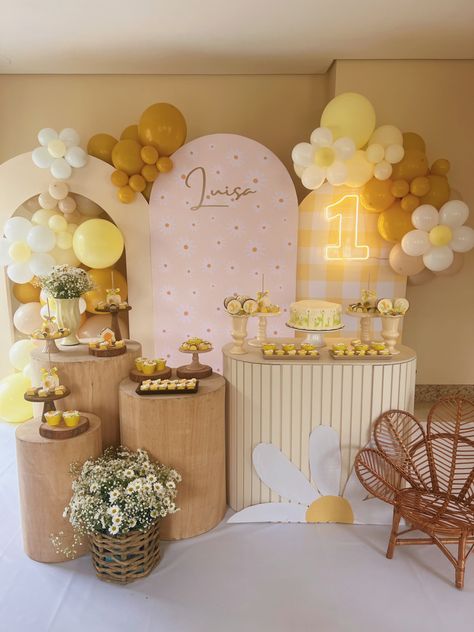 Baby Breakfast, Daisy Party, Newborn Mom, Yellow Theme, Party Hacks, Mini Table, Care Bears, Future Baby, Bday Party