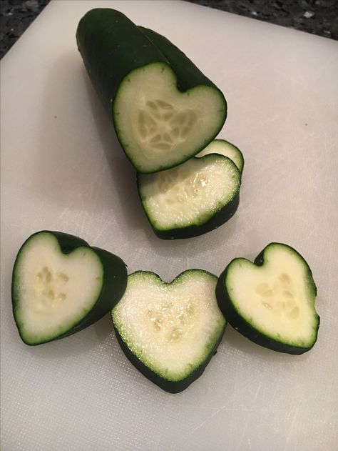 The very cute "heart" cucumber Cucumber Eyes Aesthetic, Heart Cucumber, Cucumber Aesthetic, Hey Babe, Healthy Recipe Videos, Wellness Programs, Dog Recipes, Dinner Recipes For Kids, Healthy Dog Treats