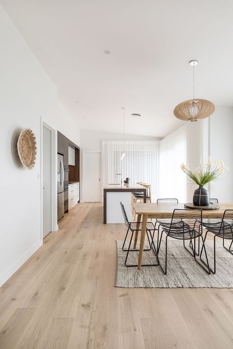 Oak Flooring Dining Room, Light Neutral Flooring, Light Floor Decor, White Wood Floors Living Room, Modern Kitchen Wooden Floor, Apartment Wooden Floor, White Oak Floor Dining Room, Oak Floor Interior, Living Room Laminate Flooring