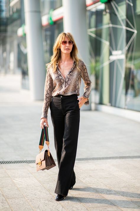 Snake Print Is Trending. Here Are 7 Ways to Wear It #purewow #trends #outfit ideas #style #fashion Print Blouse Outfit, Snake Print Outfit, Printed Skirt Outfit, Gala Fashion, Milano Fashion, Fashion Week 2018, Fashion Business Casual, Milano Fashion Week, Leopard Print Blouse