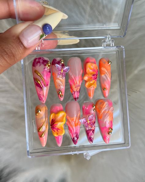 bahamas ready 🌺🎆🍑🌼 another spin on the @lilynailsart.co inspired set i did a lil bit ago 🥰 @shopagaloreco products used: *irish creme base *rose glow base *goldfish, papaya, wine, taffy, plastic pink, coral, daffodil *bling gel *diamond steel top coat use code ‘ALEXIA10’ at checkout 🤎 #nails #nailart #naildesign #nailsnailsnails #floralnails #flowernails #springnails #summernails #butterflynails #chromenails #3dnailart #3dnails #sculpltedflowers #pressonnails #pressons #pressonnailsforsal... Nails Salon Design Ideas, Bahamas Nails, Nessa Nails, Luv Nails, Salon Design Ideas, Spain Trip, Nail Salon Design, Unique Acrylic Nails, December 2024