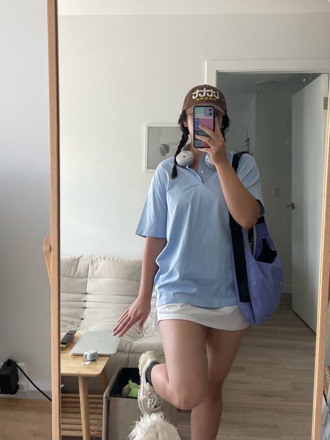 Polo Shirt And Skirt Outfit, Polo Tee Outfit Woman, Sport Skirt Outfit Casual, Outfits With Polo Shirts, Oversized Polo Shirt Outfit Women's, Table Tennis Outfit, Polo Shirt With Skirt, Polo And Skirt Outfits, Polo Shirt Outfit Women's Street Style