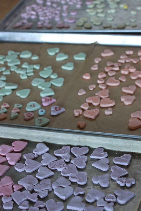 Alton Brown's Homemade Conversation Heart Candy: Is making your own conversation hearts a bit of a tedious project? Sure. Do they taste better than store-bought? Heck yes. Homemade House Decorations, Brown Website, Sugary Treats, Candy Bar Cookies, Conversation Hearts Candy, Brown Recipe, Night Recipes, Cookie Cake Pie, Date Night Recipes