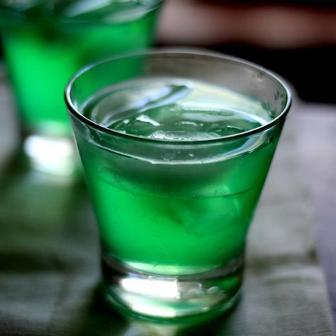 Green Drink Aesthetic, Crab Boil Party, Alcohol Ideas, Coconut Rum Drinks, Restless Chipotle, Themed Recipes, Green Shot, Green Drink, Rum Recipes