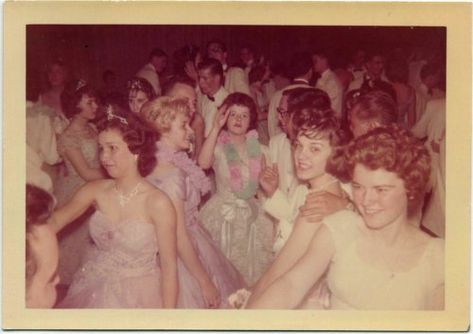 Vintage 50s Aesthetic, 1950s Dance, 1950s Teenagers, Life In The 1950s, 50s Aesthetic, Found Photos, Vintage Dance, Steampunk Women, Everyday People