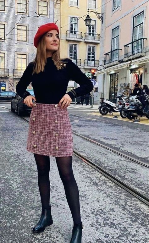 Tweed Skirt Outfit Winter, Tweed Mini Skirt Outfit, Tweed Skirt Outfit, Autumnal Outfits, Classic Summer Outfits, Old Money Fashion, Simple Winter Outfits, Plaid Skirt Outfit, Money Fashion