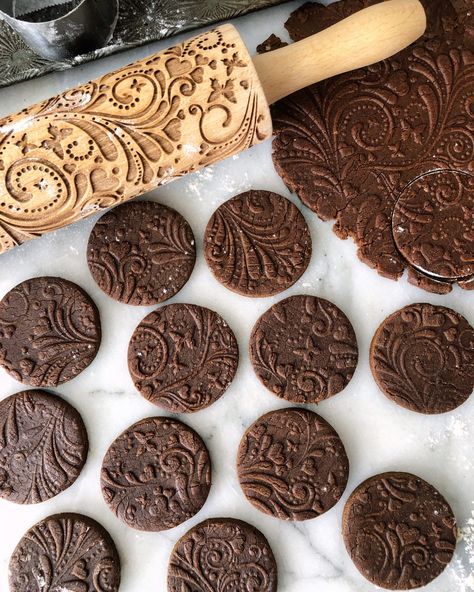 Speculoos Gingerbread cookies using embossed rolling pin Embossed Gingerbread Cookies, Embossed Rolling Pin Cookie Recipes, Embossed Cookies Recipe, Rolled Cookies Recipes, Speculaas Cookies Recipe, Cookie Recipe For Embossed Rolling Pin, Rolled Cookies, Embossed Cookies, Rum Butter