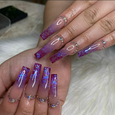 Nude and iridescent purple 💜 with some jewels 💎 Iridescent Purple Nails, Clear Purple Nails, Simple Baddie Nail Ideas, Purple Iridescent Nails, Tattoos Of Stars, Birthday Nails Sagittarius, Nails Sagittarius, Gold And Purple Nails, Purple Gold Nails