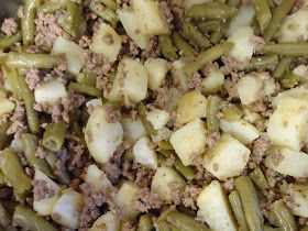 Ground beef, potatoes and green bean dinner (like hobo dinner) Parmasean Potatoes, Easy Ground Beef Dinner, Green Beans Potatoes, Hobo Dinners, Hamburger And Potatoes, Beans Potatoes, Potatoes Green Beans, Ground Beef Dinner, Ground Beef And Potatoes