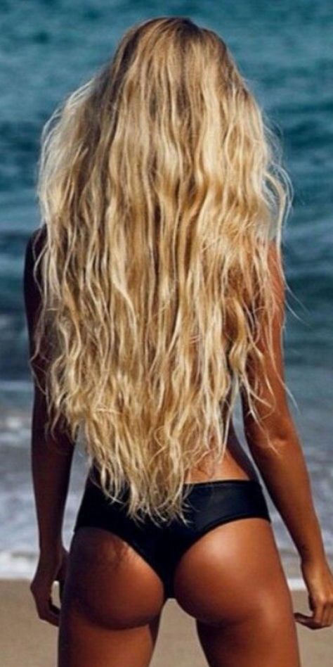 long blonde beach hair Surfer Girl Hair, Beach Blonde Hair, Surf Hair, Surfer Hair, Beachy Hair, Blonde Hair Inspiration, Foto Poses, Long Blonde, Long Blonde Hair