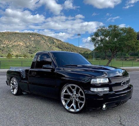 Lowered Chevy Silverado, Single Cab Silverado, Chevy Silverado Ss, Chevy Silverado Single Cab, Chevy Trucks Lowered, Blacked Out Cars, 2000 Chevy Silverado, Classic Cars Trucks Chevy, Slammed Trucks