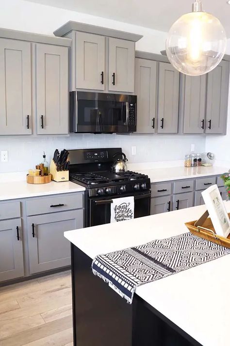 What Color Cabinets Go With Black Stainless Steel Appliances? | Decor Home Ideas Kitchen Cabinets With Black Appliances, Color Cabinets, Ikea Black, Black Stainless Steel Appliances, Light Grey Kitchen Cabinets, Black Appliances Kitchen, Kitchen Cabinet Color Ideas, Black Appliances, Concept Kitchen