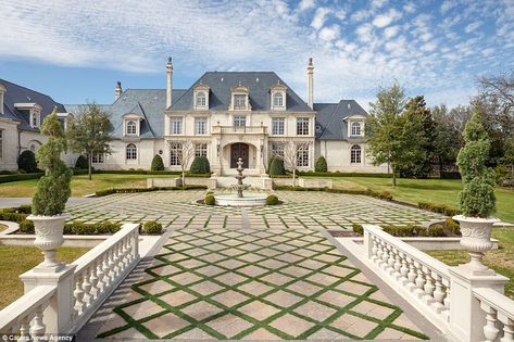 French Chateau Homes, Texas Mansions, French Mansion, Mansion Exterior, Dream Mansion, Chateau France, French Chateau, Luxury Homes Dream Houses, House Goals