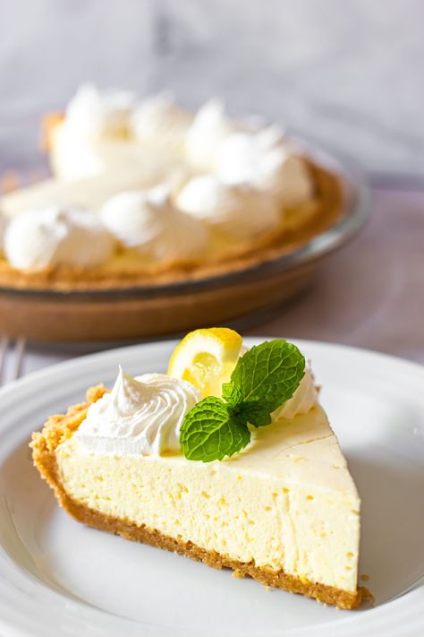 Creamy Lemon Pie, Lemon Chiffon Pie, Chiffon Pie, Lemon Pie Recipe, Pie Easy, Spring Recipe, Comidas Fitness, Lemon Dessert Recipes, Lemon Chiffon