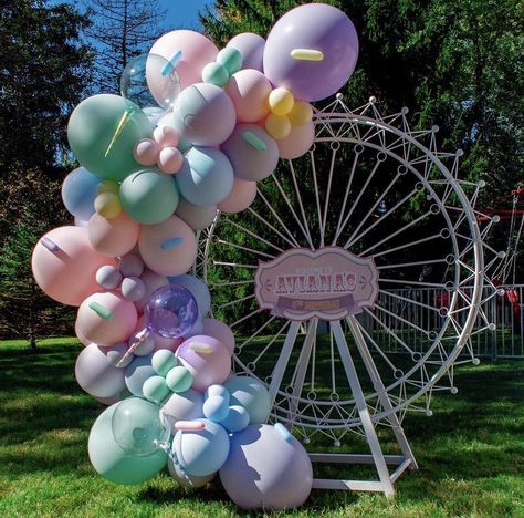 Ferris Wheel Wedding, Park Party Decorations, Arches Backdrop, Wedding Arch Round, Carnival Birthday Theme, Carnival Baby Showers, Circus Birthday Party Theme, Carnival Birthday Party Theme, Disneyland Birthday