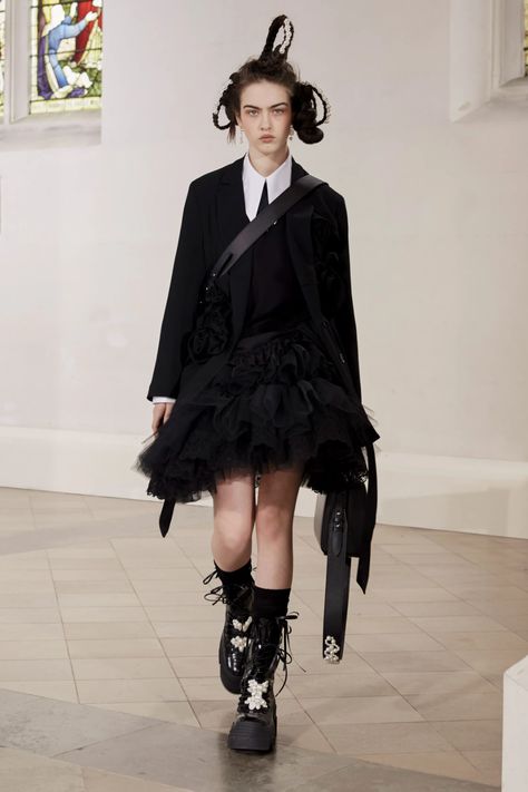 Simone Rocha Fall 2021 Ready-to-Wear Collection | Vogue Fashion Buyer, Miuccia Prada, Black Tulle, 가을 패션, London Fashion Week, Vivienne Westwood, Runway Fashion, Fashion Inspo Outfits, Fashion News